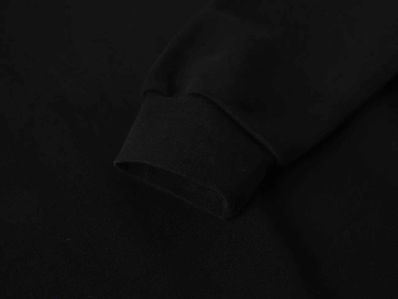 630 GSM BOXY CROPPED FIT 'BLACK' HOODIE - Image 3