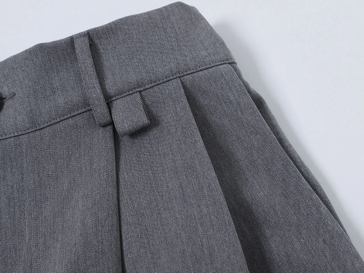 LOOSE FIT PLEATED 'GRAY' SHORTS - Image 4